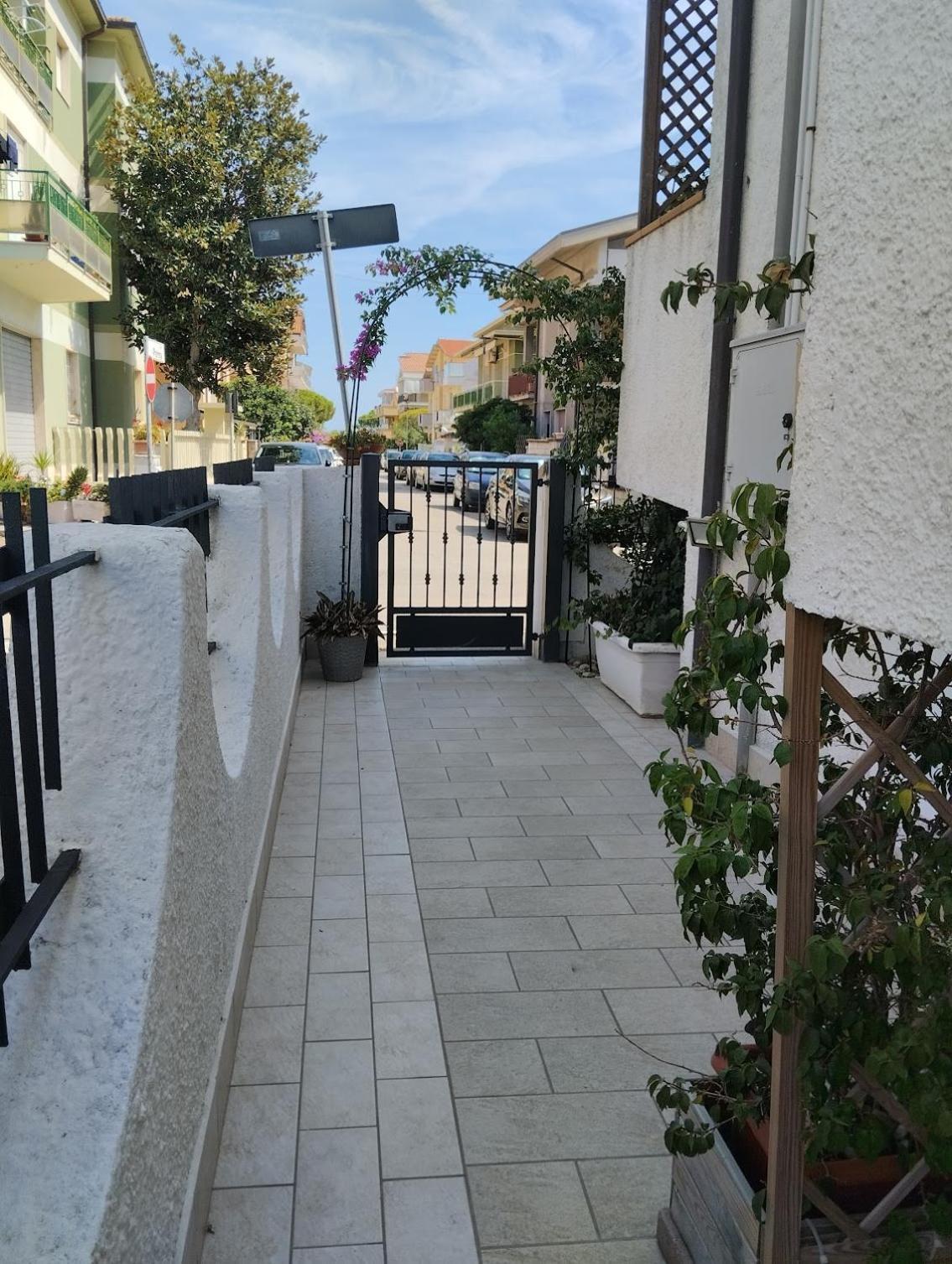 Bed and Breakfast Goccia Azzurra Silvi Marina Esterno foto